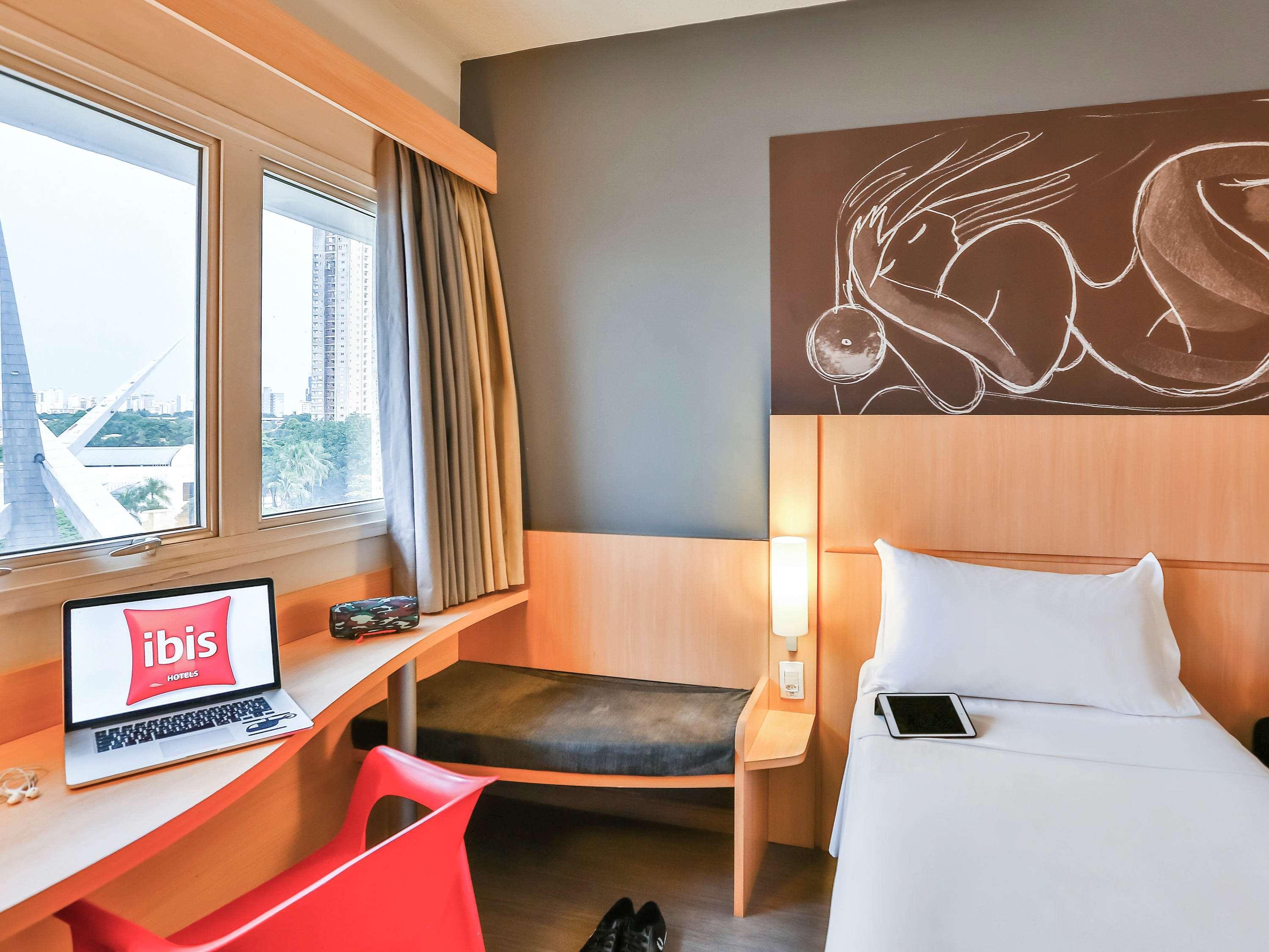 Отель Ibis Гояния Экстерьер фото